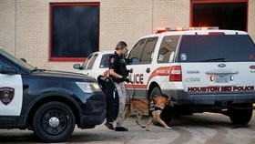 Útočník v Texasu zastřelil studenta. (14. 1. 2020)