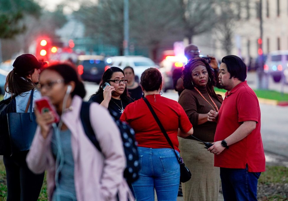 Útočník v Texasu zastřelil studenta. (14. 1. 2020)