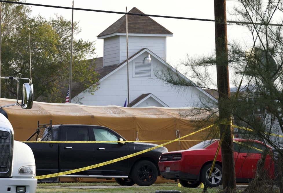 Texasný masakr v Sutherland Springs: Střelec vraždil v baptistickém kostele