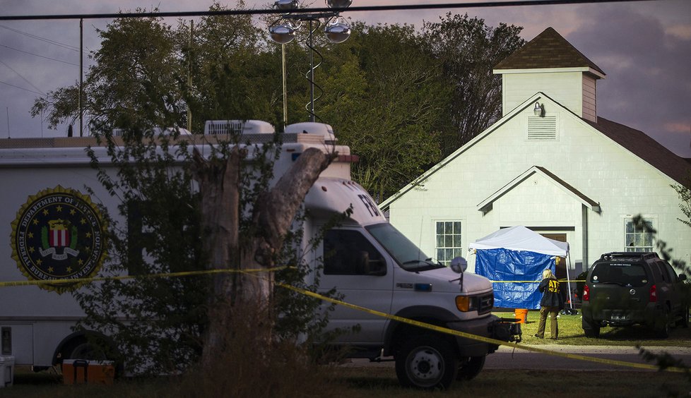 Texasný masakr v Sutherland Springs: Střelec vraždil v baptistickém kostele.
