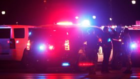 Při střelbě na texaské univerzitě zemřel policista.