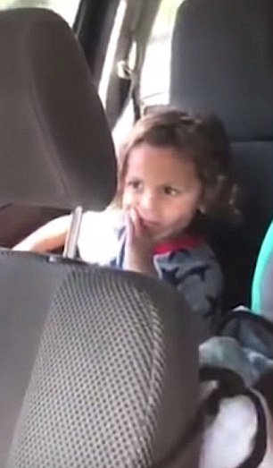 Texasanka porodila za jízdy v autě před zraky manžela a dětí.