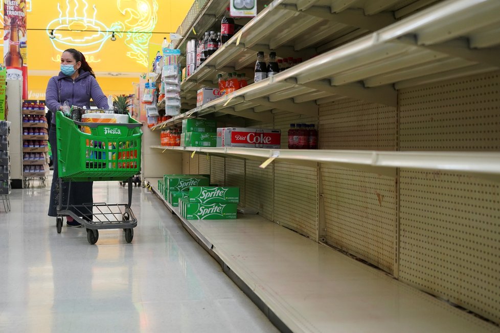 V Texasu je po řádění bouře Uri nedostatek jídla v obchodech.