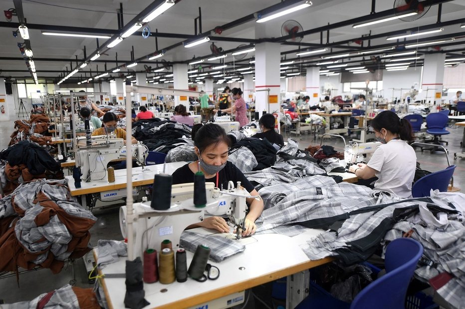 Asijské textilní podniky se potýkají s problémy s nedostatkem energií či pracovníků