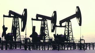 Těžba ropy v Rusku klesla, zemi se ale dál nedaří snížit produkci na dohodnutou úroveň