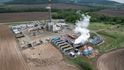 Těžební věž geotermálního vrtu MND v Ďurkově poblíž Košic. Těžební věž geotermálního vrtu MND v Ďurkově poblíž Košic.