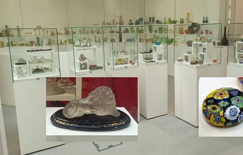 Fotky i květiny zalité ve skle: Unikátní výstava těžítek v Klatovech 