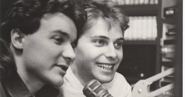 1990 – Začátky – rádio: Bonton – Fotografie z úplně prvního společného vysílání Miloše a Romana v rozhlasovém éteru