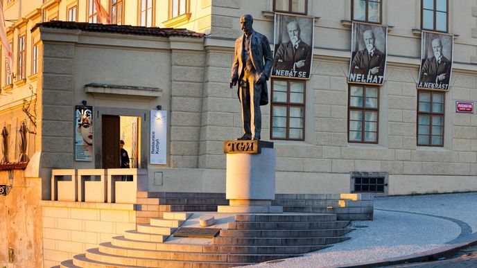 Symbol státního svátku 28. října: Socha TGM na Pražském hradě Symbol státního svátku 28. října: Socha TGM na Pražském hradě