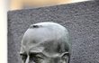 Na Masarykově náměstí v Moravském Krumlově byl 28. října slavnostně odhalen památník české státnosti. Na snímku je busta prvního československého prezidenta Tomáše Garrigue Masaryka umístěná na památníku.