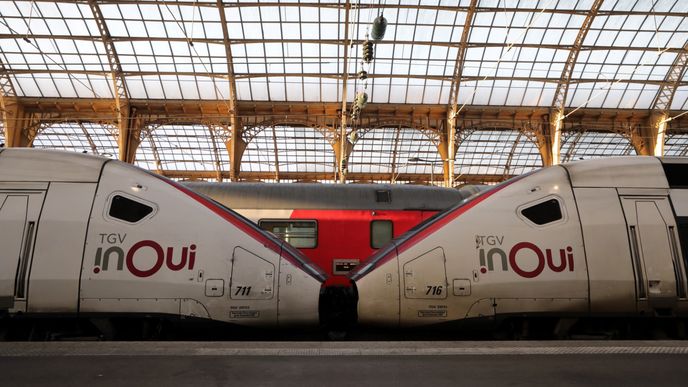 Vlaky TGV na nádraží v Nice