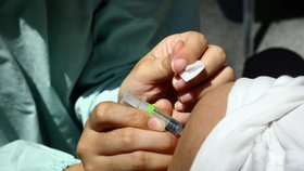 Očkování domácí vakcínou proti covidu na Tchaj-wanu (23.8.2021)