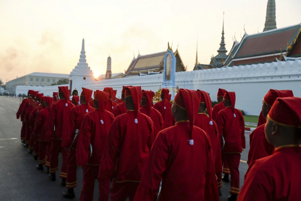 Říjen 2017: Bangkok truchlil nad ztrátou krále Pchúmipchona Adundéta.