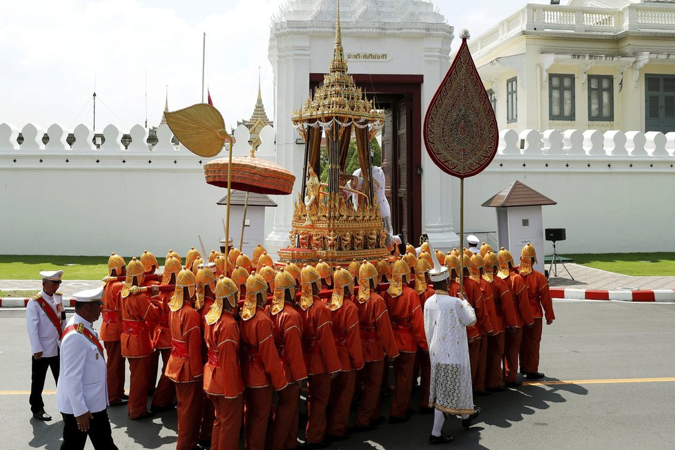 Říjen 2017: Bangkok truchlil nad ztrátou krále Pchúmipchona Adundéta.