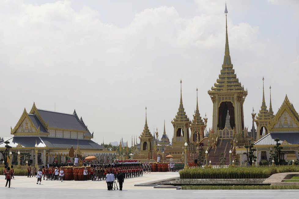 Říjen 2017: Bangkok truchlil nad ztrátou krále Pchúmipchona Adundéta.