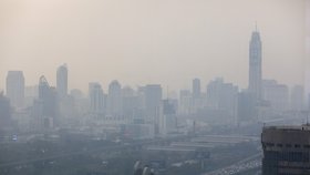 Thajskou metropoli Bangkok zahalil smog. (30.1.2019)