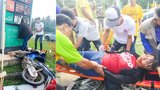 Bizarní nehoda motocyklistky z Thajska: Zapíchla hlavu do stojanu benzinky