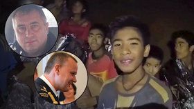 Na pomoc uvězněným thajským chlapcům a jejich trenérovi vyráží čeští hasiči, Petr Vodička a David Kareš.