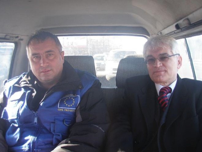 Ppor. Petr Vodička (vlevo), na snímku z roku 2009 s tehdejším velvyslancem České republiky v Moldavsku Petrem Kyprem.