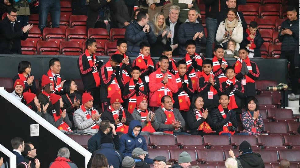 Thajští chlapci z jeskyně zavítali na zápas svého oblíbeného Manchesteru United.