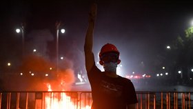 Thajská policie rozehnala protivládní demonstranty vodními děly