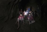 12 chlapců našli v jeskyni živých: Záchrání je až za 4 měsíce?! Musí se naučit potápět