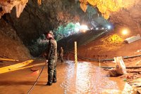 Z thajské jeskyně má být muzeum. O příběh fotbalistů se perou filmaři