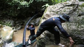 Evakuace začala kvůli hrozbě dalších dešťů a obavám, že se v jeskyni opět zvýší hladina vody