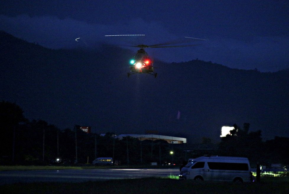 Pro první chlapce přijely  8.7.  sanitky, na místě byly i helikoptéry