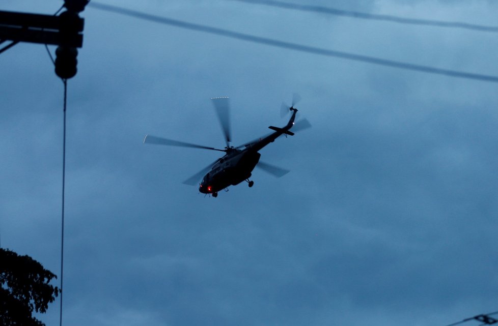 Pro první chlapce přijely  8.7.  sanitky, na místě byly i helikoptéry