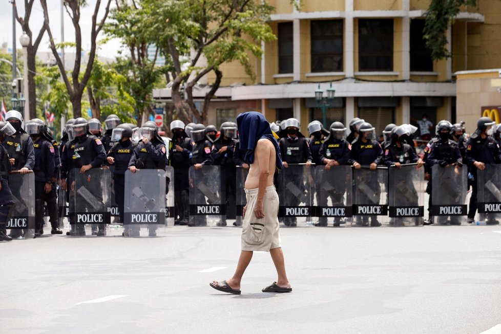 Protivládní demonstrace v Bangkoku: Demonstranti vyčetli vládě selhání při řešení pandemie covidu-19 (7. 8. 2021)