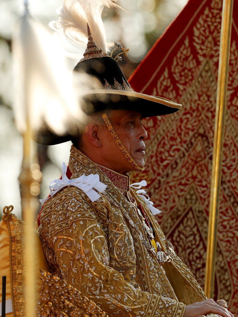 Nově korunovaný thajský král Mahá Vatčirálongkón dnes zahájil sedmikilometrový průvod Bangkokem. (5. 5. 2019)