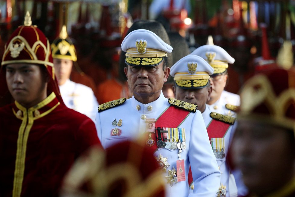 Nově korunovaný thajský král Mahá Vatčirálongkón dnes zahájil sedmikilometrový průvod Bangkokem. (5.5.2019)