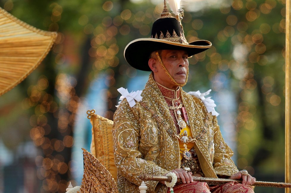 Nově korunovaný thajský král Mahá Vatčirálongkón dnes zahájil sedmikilometrový průvod Bangkokem. (5.5.2019)