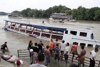 V Thajsku se převrhla loď s turisty. Mezi nejméně 12 mrtvými je i dítě