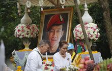 Pohřeb thajského hrdiny z jeskyně: Truchlí za něj celý národ