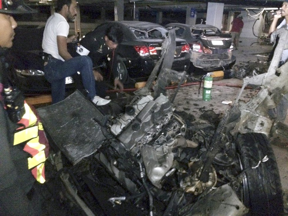Výbuch poničil několik vozidel, a zrnail minimálně sedm lidí.