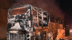 Při požáru autobusu v Thajsku zahynulo 20 barmských dělníků.