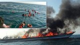 Požár trajektu v Thajsku: Stovka turistů skončila v moři, zahynula dvanáctiletá holčička
