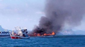 V Thajsku hořel trajekt! Stovka pasažérů se zachránila, v plamenech zahynula dvanáctiletá holčička.