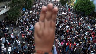 Mladí Thajci se inspirovali Hongkongem a protestují za reformy a demokracii