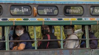 Přímé svědectví z Bangkoku: Thajci zvládají virus výborně, český postup by považovali za úplnou šílenost 