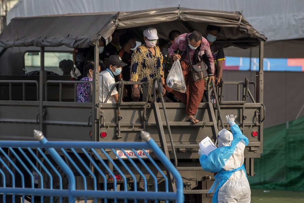 Testování koronaviru v Thajsku neprobíhá v příliš hygienických podmínkách (6.1.2021)