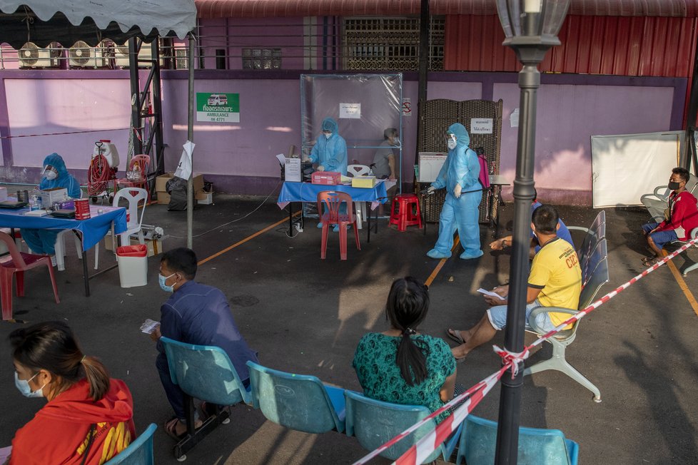 Testování koronaviru v Thajsku neprobíhá v příliš hygienických podmínkách (6.1.2021)