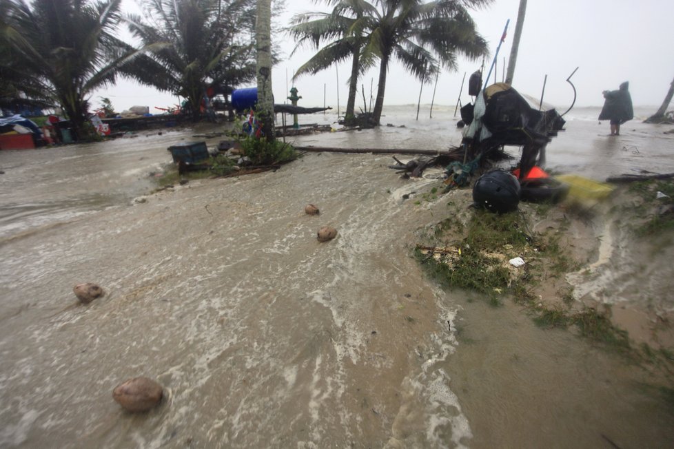 V Thajsku se připravují na úder tropické bouře Pabuk, (4.01.2018).