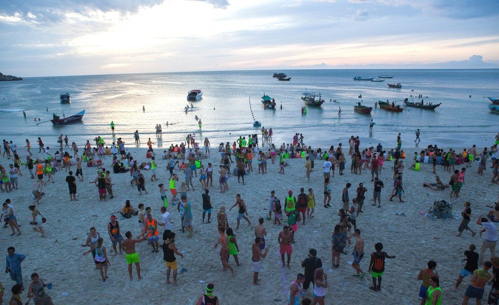 Thajské pláže lákají turisty, nyní jsou ale kvůli tropické bouři prázdné, (ilustrační foto).