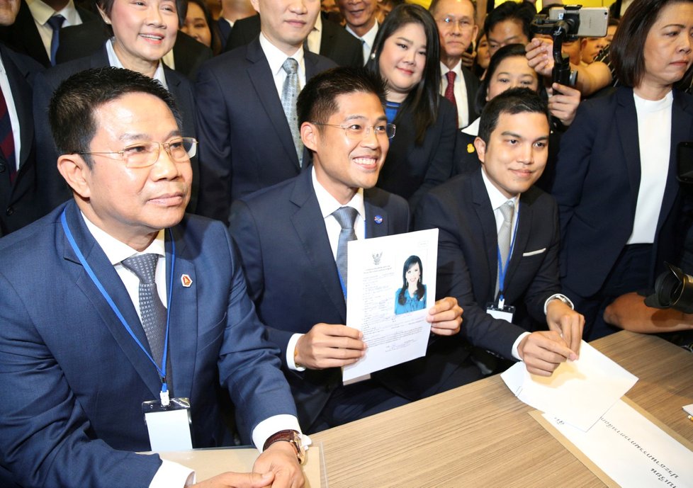 Nejstarší sestra thajského krále, princezna Ubolratana Radžakanjaová, o post premiérky v thajských volbách 24. března usilovat nakonec nebude
