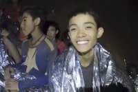 Drama v Thajsku den po dni: Proč uvízly děti v jeskyni?