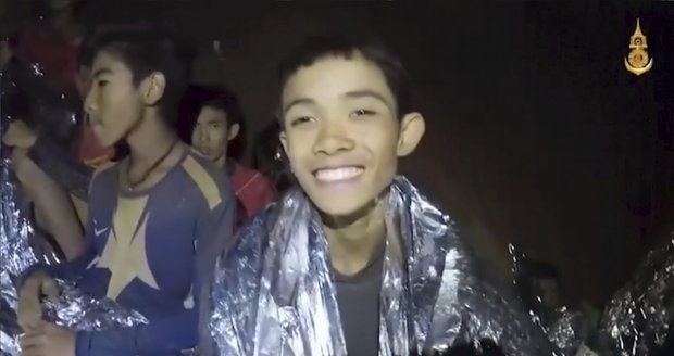 Drama v Thajsku den po dni: Proč uvízly děti v jeskyni?