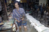 Záplavy v Thajsku: 100 mrtvých, mezi nimi i dvouleté dítě!